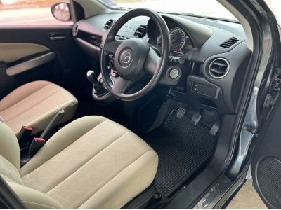 Mazda2 Elegance ปี 2012 เกียร์ธรรมดา สีเทาดำ  รูปที่ 6